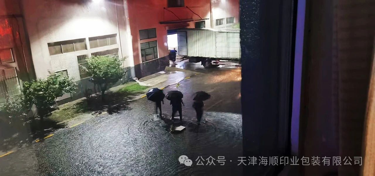 致敬！海順暴雨中的“逆行者”